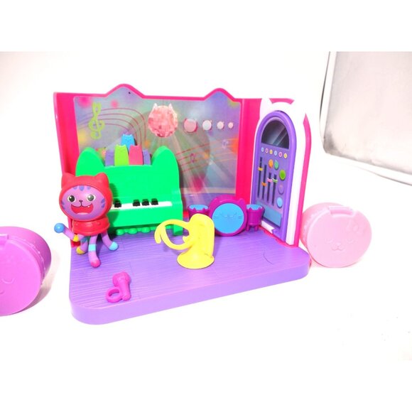 Gabby's Dollhouse Groovy Music Room with Daniel James and Bakery with Cakey - Picture 3 of 16